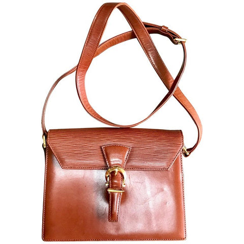 Vintage Valentino Garavani brown epi leather shoulder bag with golden logo buckle design closure. Classic Valentino purse for any occasions.