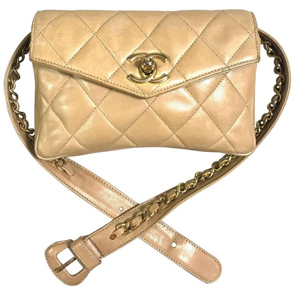 Vintage CHANEL beige lamb waist bag, fanny pack with golden chain belt & CC  closure. Good for waist size 28~ 30 (71cm ~ 77cm)