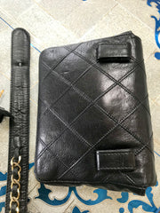 Vintage CHANEL black leather waist purse, fanny pack with golden chain belt and CC closure hock. 60-67cm, 23.5"-26.3" Goatskin.