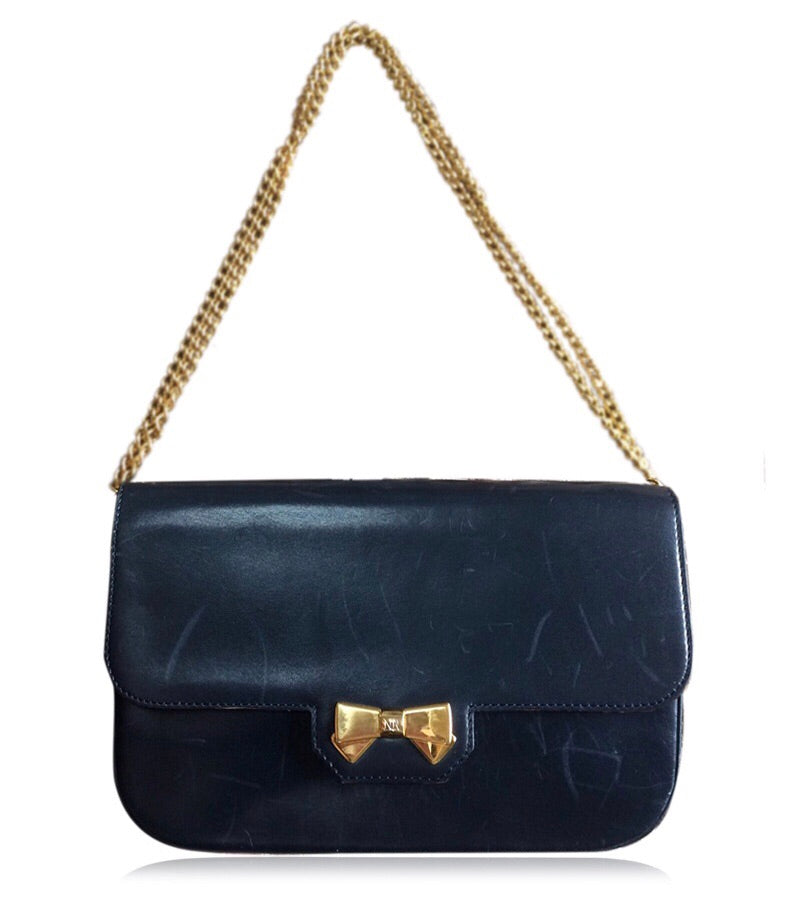 Vintage Nina Ricci navy leather clutch chain shoulder bag, classic purse with golden ribbon logo motif. Mod and chic daily purse.