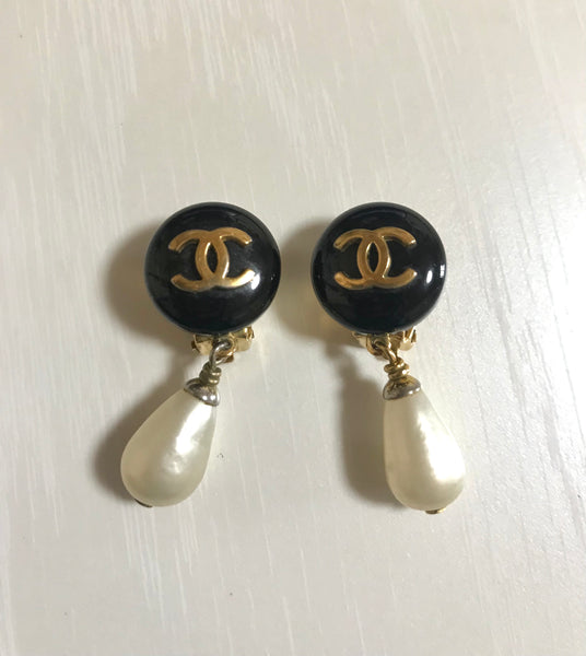 NIB 100%AUTH Chanel 22V Quilted Bag Motif Faux Pearl Dangling Earrings Gold  HDW