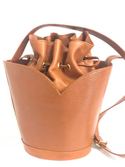 Vintage Chloe brown leather drawstring bucket hobo shoulder bag with a golden logo motif. Classic purse that never go out of style.