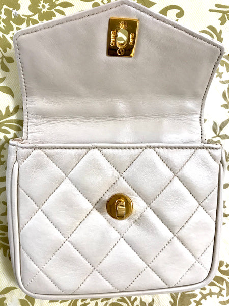 Vintage CHANEL ivory/cream lamb leather fanny pack, belt bag/waist