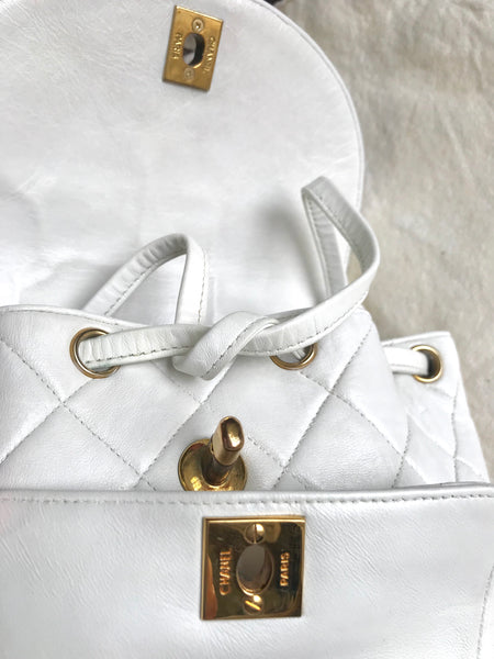 Leather handbag Chanel White in Leather - 29619434