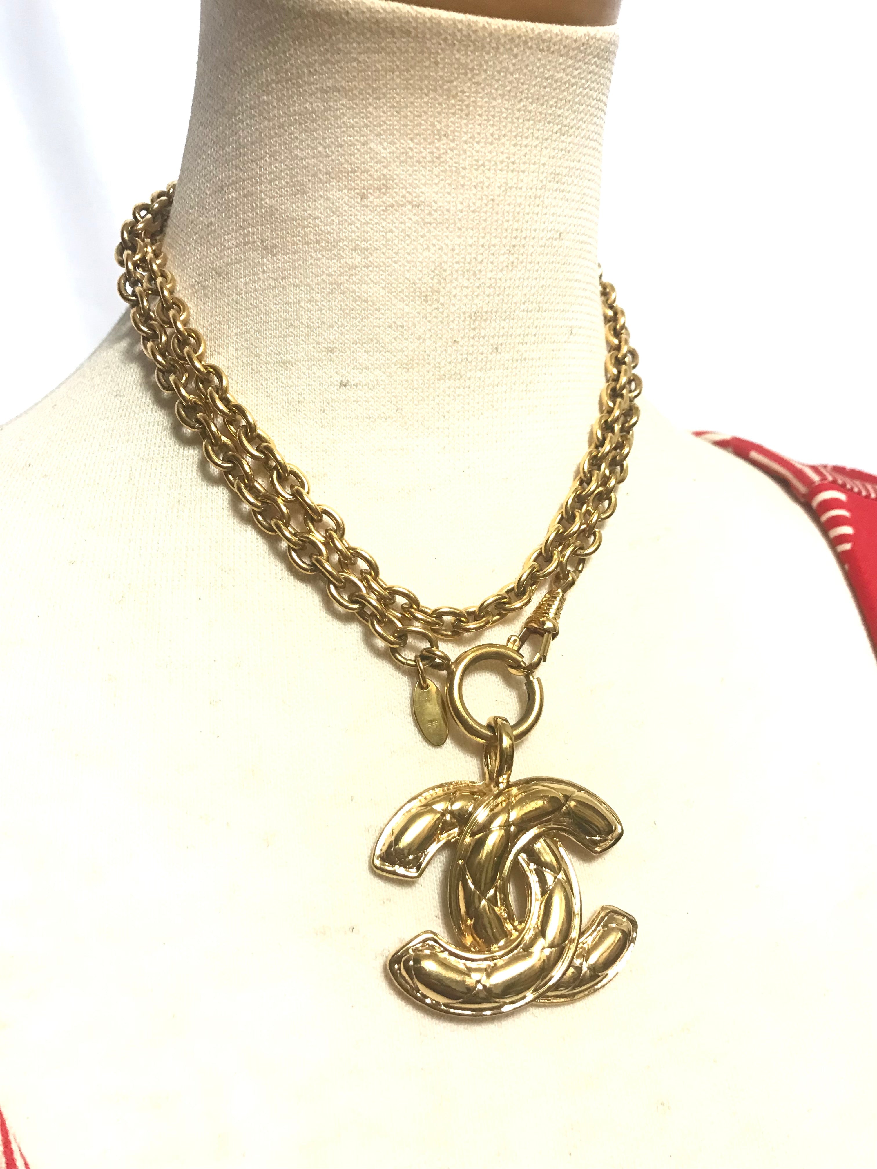 Vintage Chanel Gold CC Classic Pendant Necklace in 2023