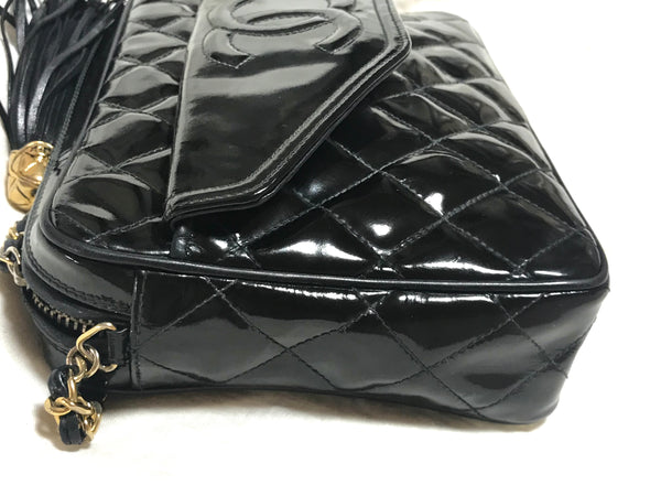 Vintage CHANEL black patent enamel camera shoulder bag with