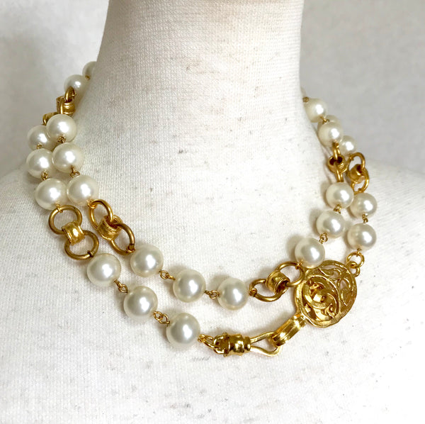 Vintage CHANEL golden chain and faux pearl long necklace with