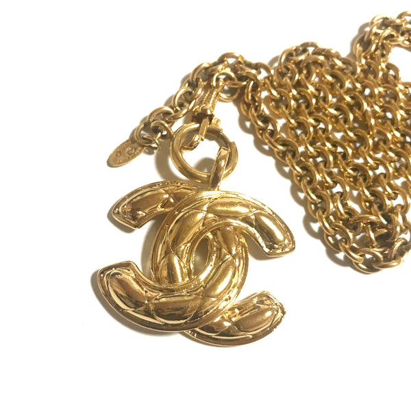Vintage CHANEL classic chain necklace with large matelasse CC mark