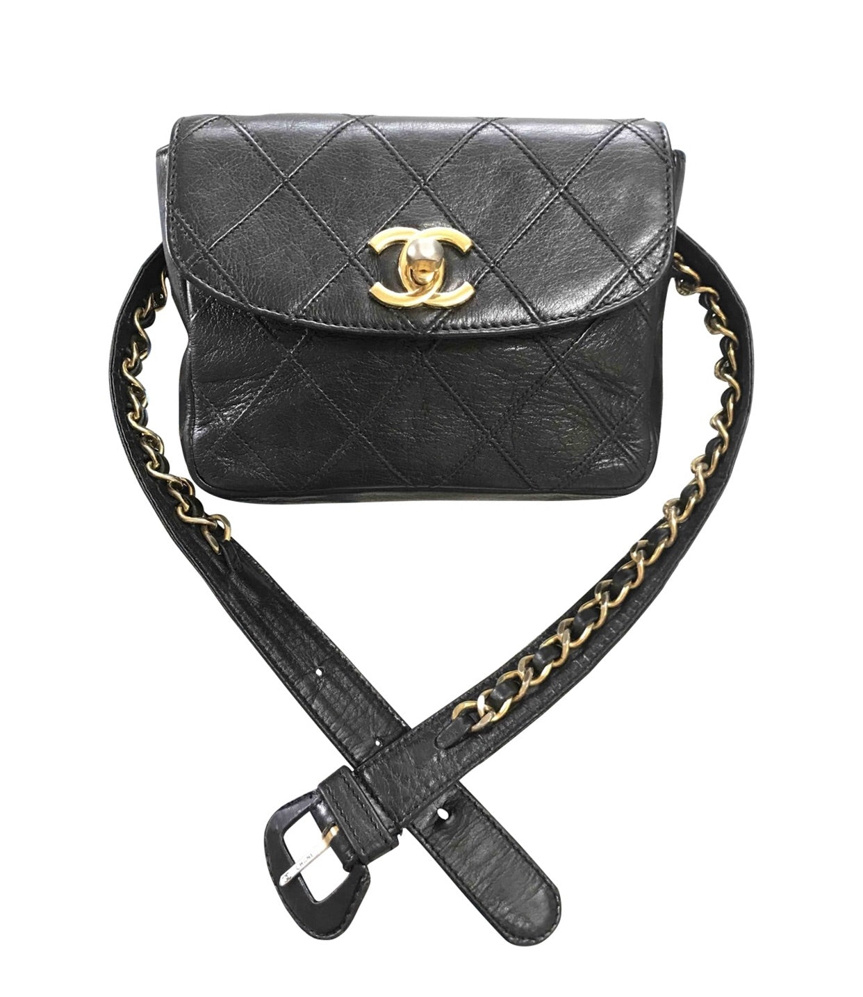 Vintage CHANEL black leather waist purse, fanny pack with golden chain belt and CC closure hock. 60-67cm, 23.5"-26.3" Goatskin.