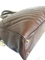 Vintage CHANEL brown caviarskin v stitch, chevron style bag, Speedy bag with golden CC charm. Classic purse for daily use.
