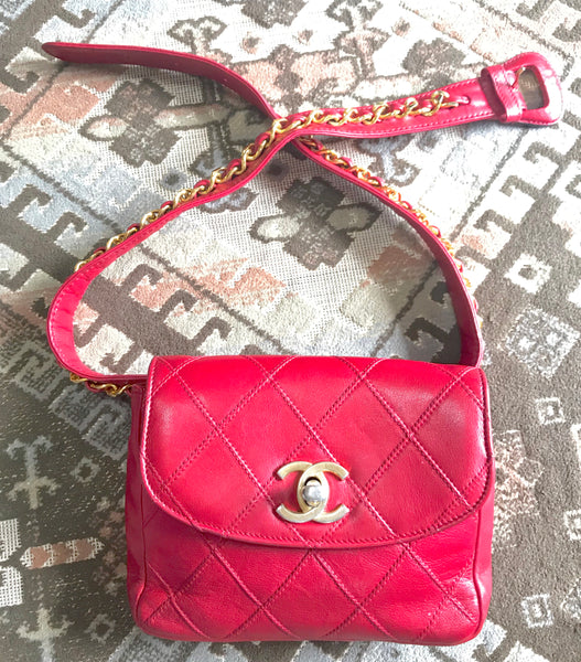 Vintage CHANEL red leather 2.55 waist purse, fanny pack, hip bag with gold  CC closure and chain belt. Belt 28”- 33”(71cm~77cm).