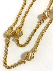 Vintage CHANEL golden chain and oval faux pearl necklace with CC mark motifs. Can be worn in double.