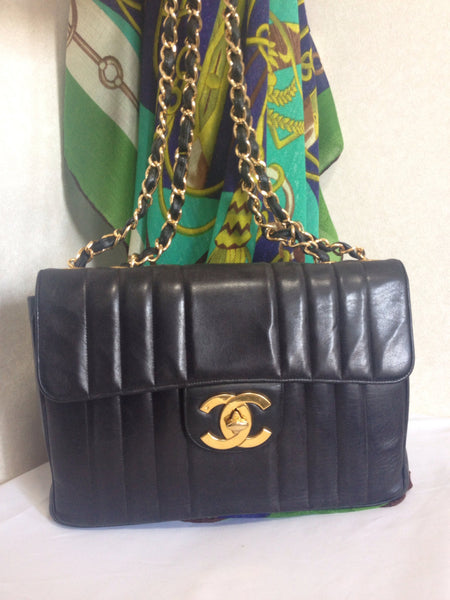 Vintage CHANEL dark navy quilted lambskin tote bag with gold tone chai –  eNdApPi ***where you can find your favorite designer  vintages..authentic, affordable, and lovable.