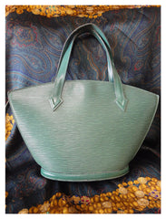 Vintage Louis Vuitton green epi tote bag in V shaped triangle. Perfect vintage LV purse for daily use. Spring