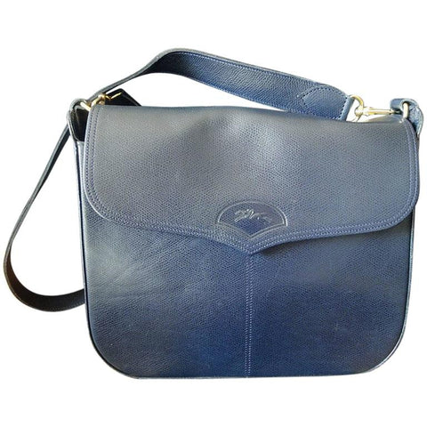 Vintage Longchamp navy leather shoulder bag with the embossed logo at front flap. For unisex use, daily bag.