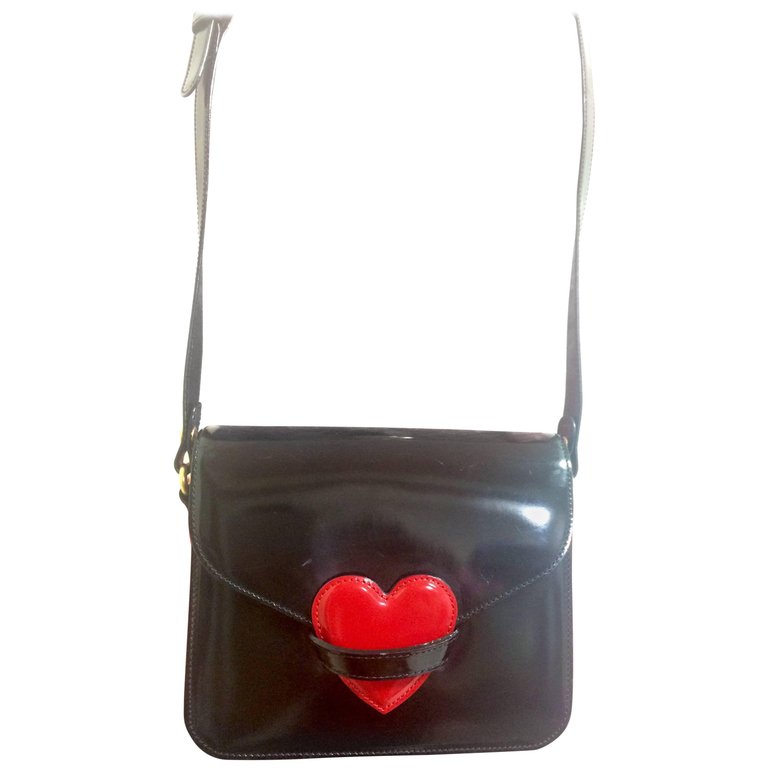 Vintage MOSCHINO black patent enamel leather shoulder bag with red heart motif at closure.  Must have mod purse by Red Wall.