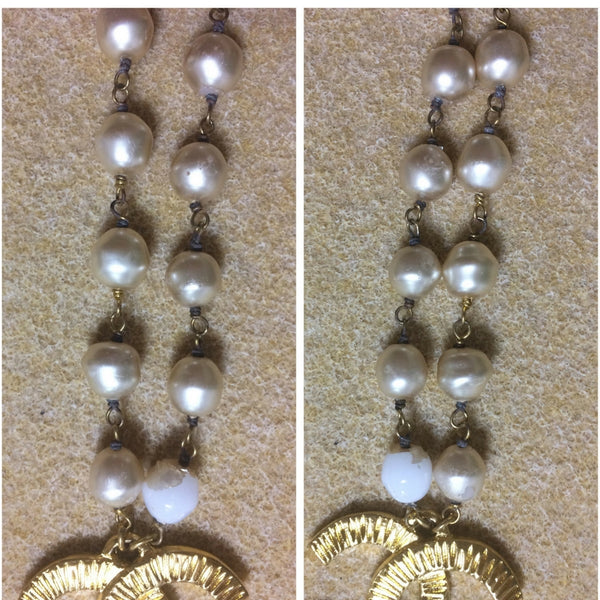 Vintage CHANEL white cream faux baroque pearl necklace with large
