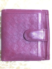 Vintage Roberta di Camerino wine leather wallet, coin purse with iconic golden R motif. Classic piece.