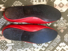 Vintage CHANEL lipstick red calfskin leather flat pump shoes with black stitches and CC mark. US 5.5-6