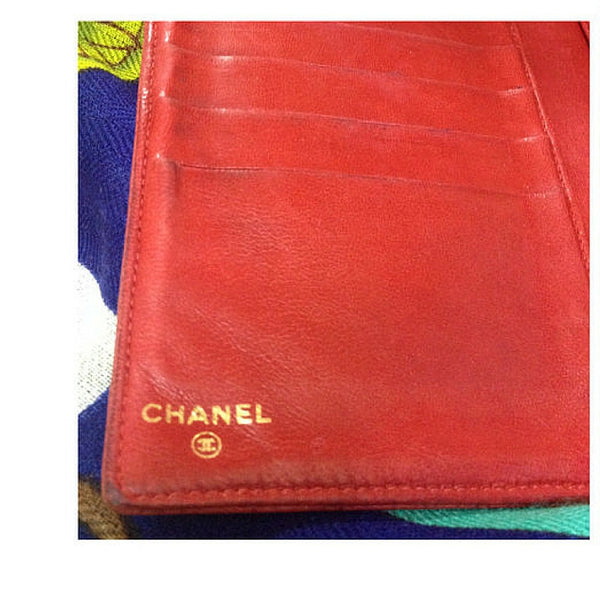 Vintage CHANEL red caviar skin wallet with large CC logo stitch mark. –  eNdApPi ***where you can find your favorite designer  vintages..authentic, affordable, and lovable.