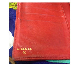 Vintage CHANEL red caviar skin wallet with large CC logo stitch mark. Classic caviar leather and perfect gift.