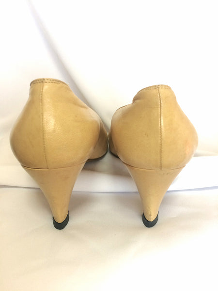 Vintage CHANEL beige and black leather shoes, classic pumps. EU 36, US –  eNdApPi ***where you can find your favorite designer  vintages..authentic, affordable, and lovable.