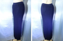 Vintage CHANEL navy knit long skirt with a matching CC button. Sexy and classic long skirt from Chanel. size 40