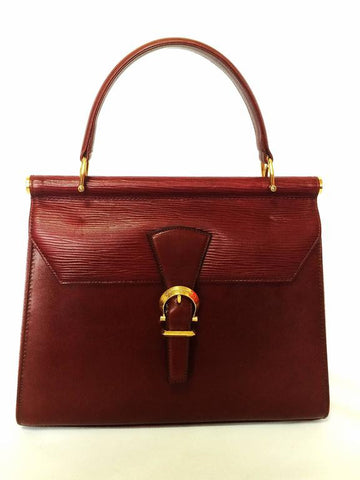 Vintage Valentino Garavani wine epi and smooth leather handbag with golden buckle design closure.Classic Valentino purse for any occasions.