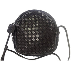 Vintage Valentino Garavani black intrecciato mini pouch style shoulder bag with V logo embossed pull. Classic purse.