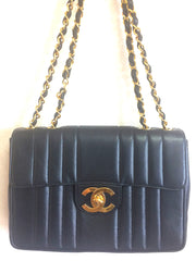 Vintage CHANEL black 2.55 jumbo caviar leather large shoulder bag with golden CC Vertical stitch. Classic caviar leather