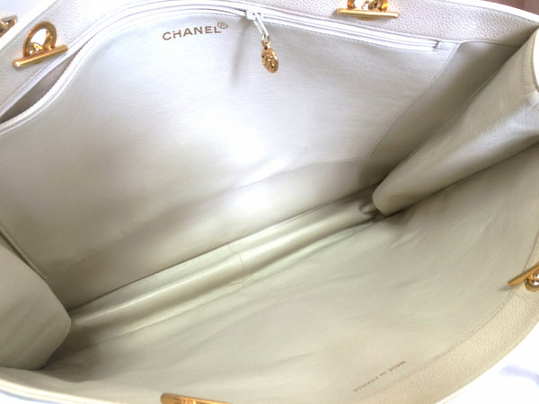 Vintage CHANEL ivory white color caviarskin large tote bag